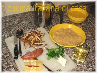 risotto con hongos secos, con salchicha y azafrán: ingredientes