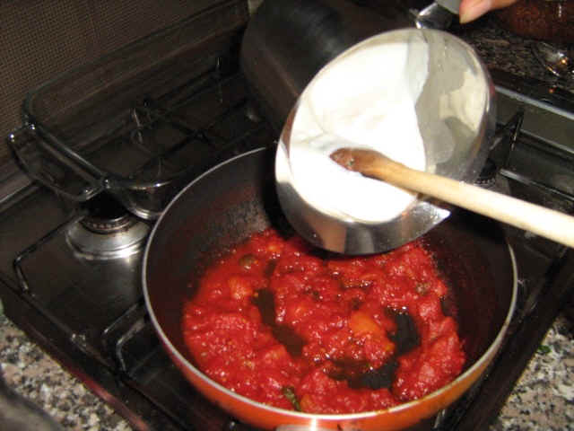 salsa de tomate la mitad de bechamell