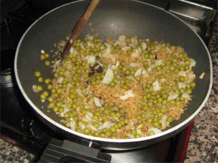 preparar el arroz con curry y rape