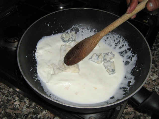 como hacer ñoquis de patatas con queso gorgonzola